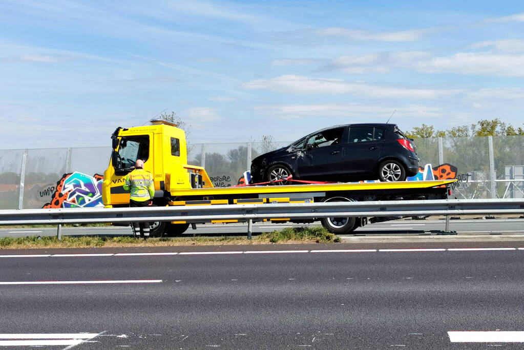 Auto belandt op zijn kop bij ongeval