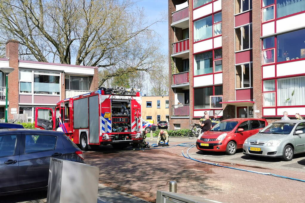 Brand op eerste verdieping van flatgebouw