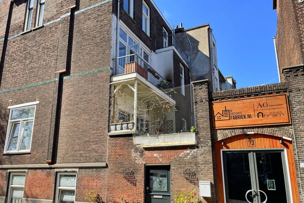 Brand op balkon snel onder controle