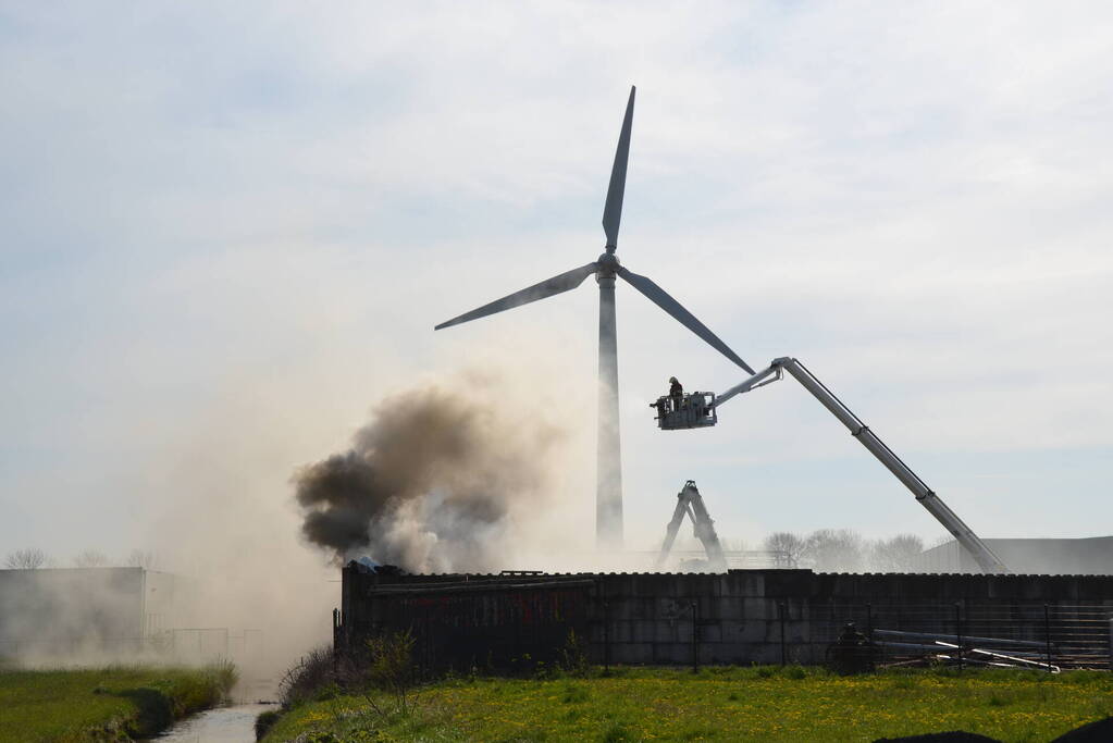Veel rook bij brand metaalbedrijf