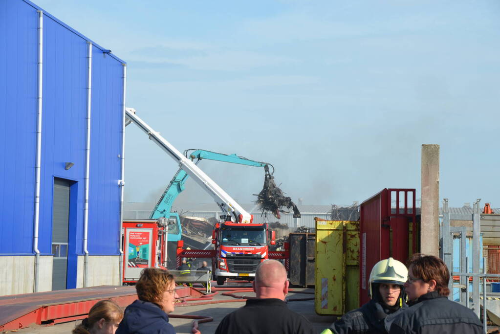 Veel rook bij brand metaalbedrijf
