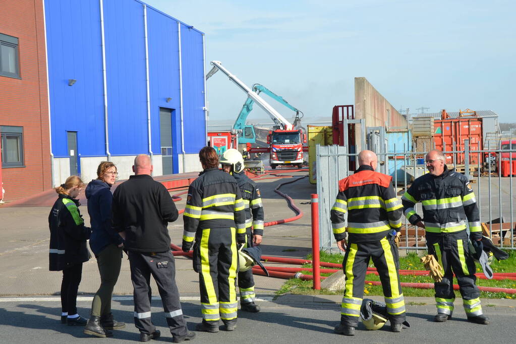 Veel rook bij brand metaalbedrijf