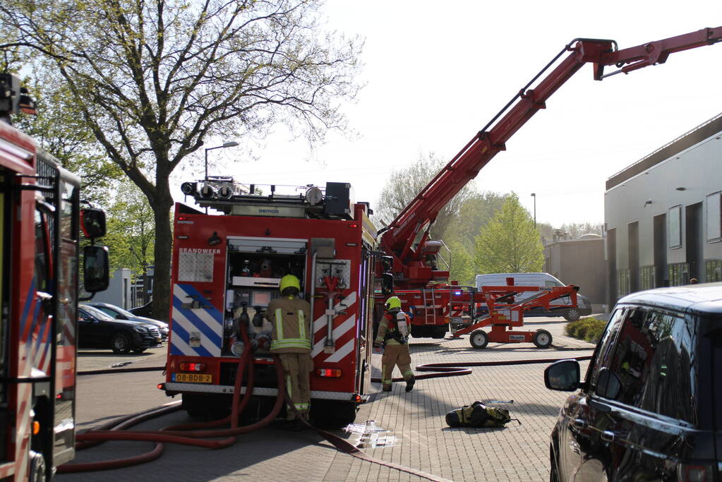 Grote brand in bedrijfspand