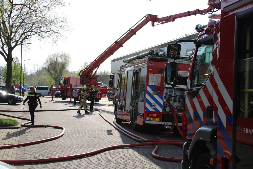 Grote brand in bedrijfspand