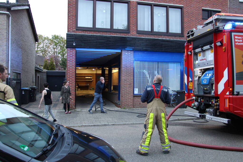 Brand aan achterzijde van woning