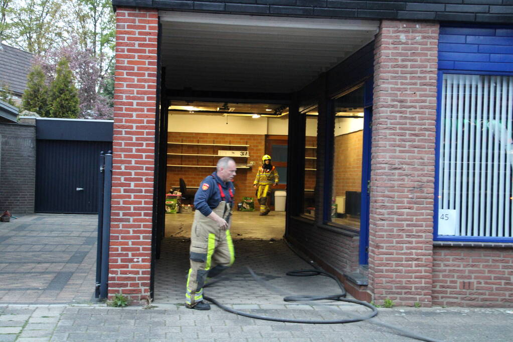 Brand aan achterzijde van woning