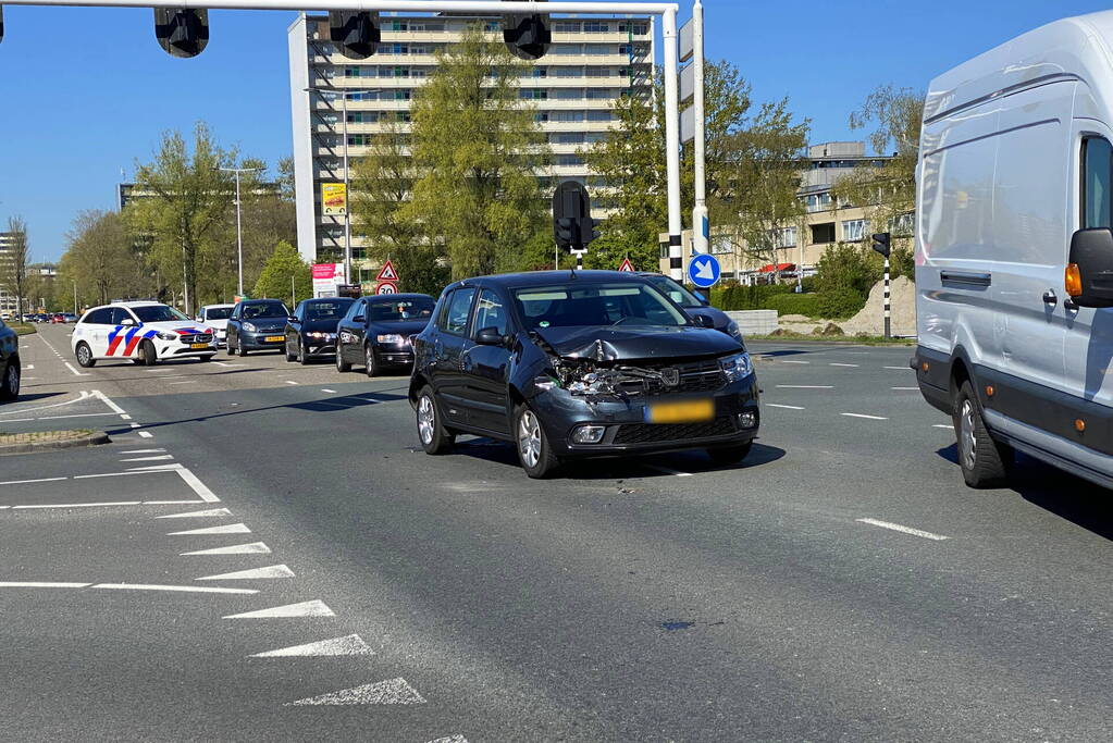 Vier voertuigen betrokken bij forse aanrijding