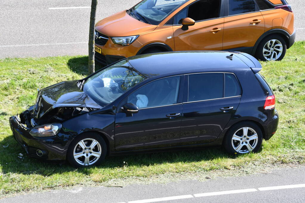 Flinke botsing tussen twee auto's