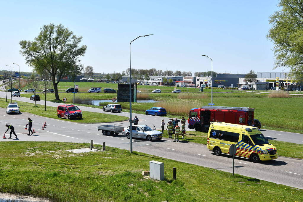 Flinke botsing tussen twee auto's