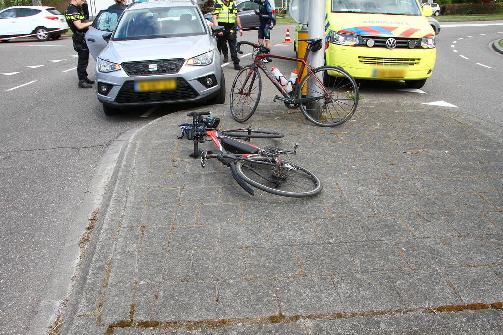 Wielrenner gewond bij aanrijding met auto