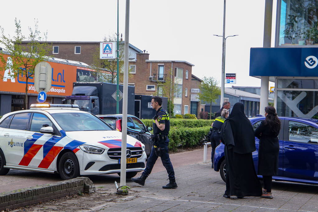 Motorrijder gaat onderuit bij schrikreactie van auto