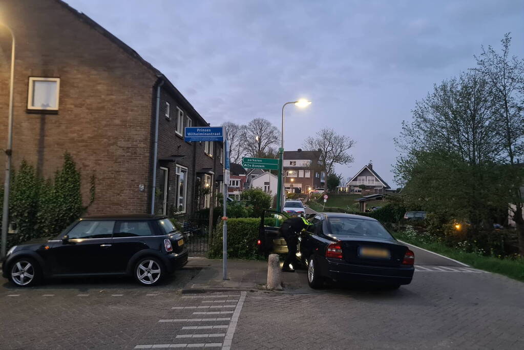 Automobilist crasht na achtervolging