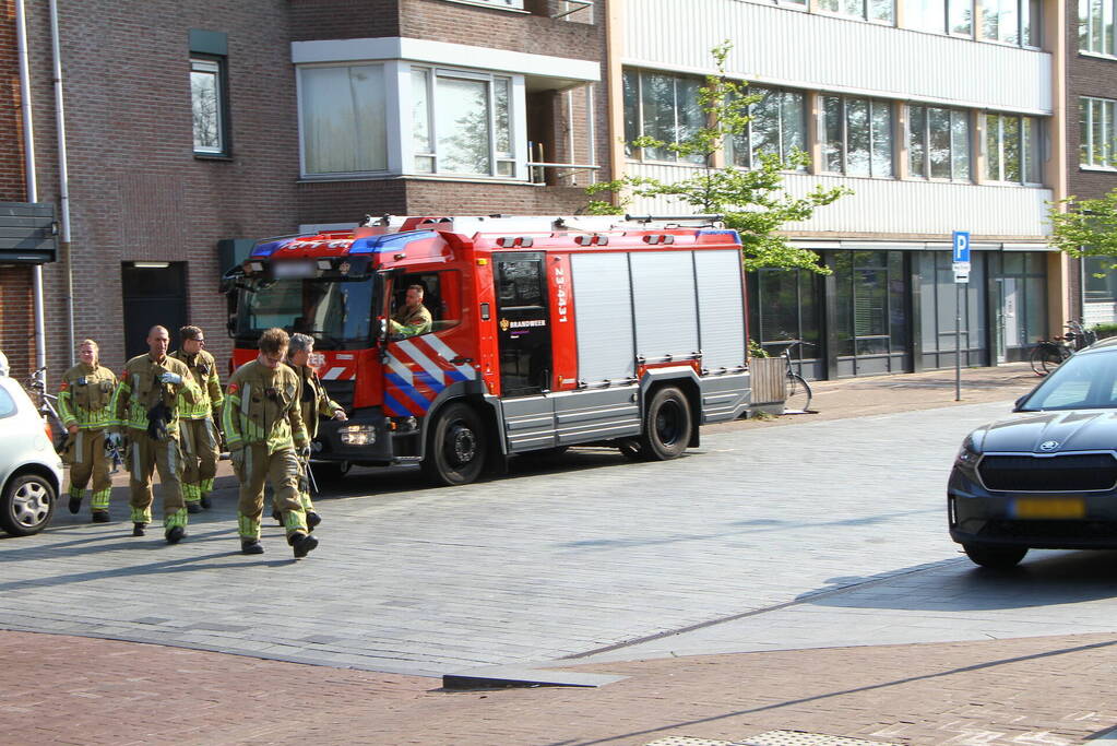 Vrouw met scootmobiel geruime tijd vast in stationslift