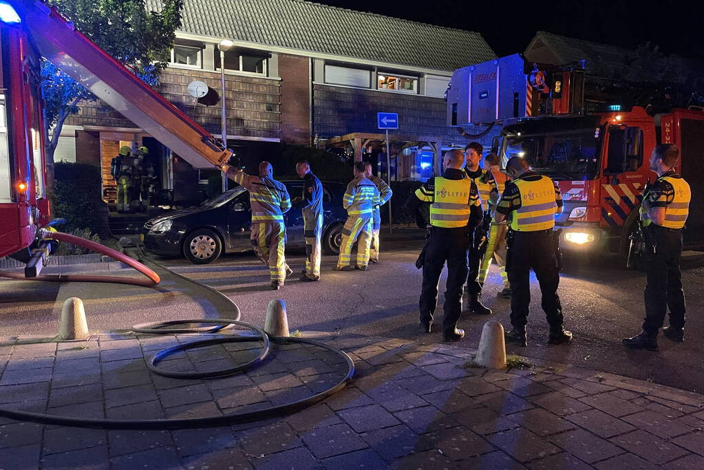 Meerdere woningen ontruimd bij uitslaande brand