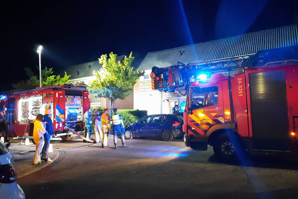 Meerdere woningen ontruimd bij uitslaande brand