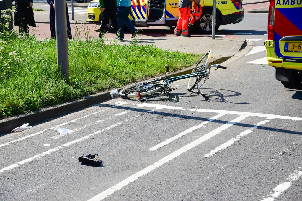 Fietser geschept en raakt ernstig gewond