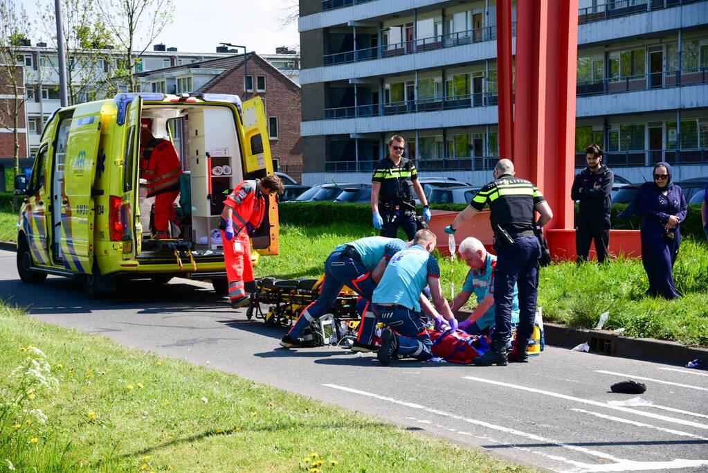 Fietser geschept en raakt ernstig gewond