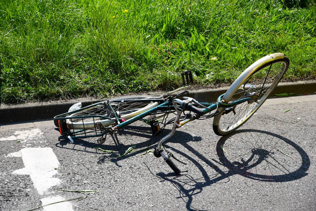 Fietser geschept en raakt ernstig gewond