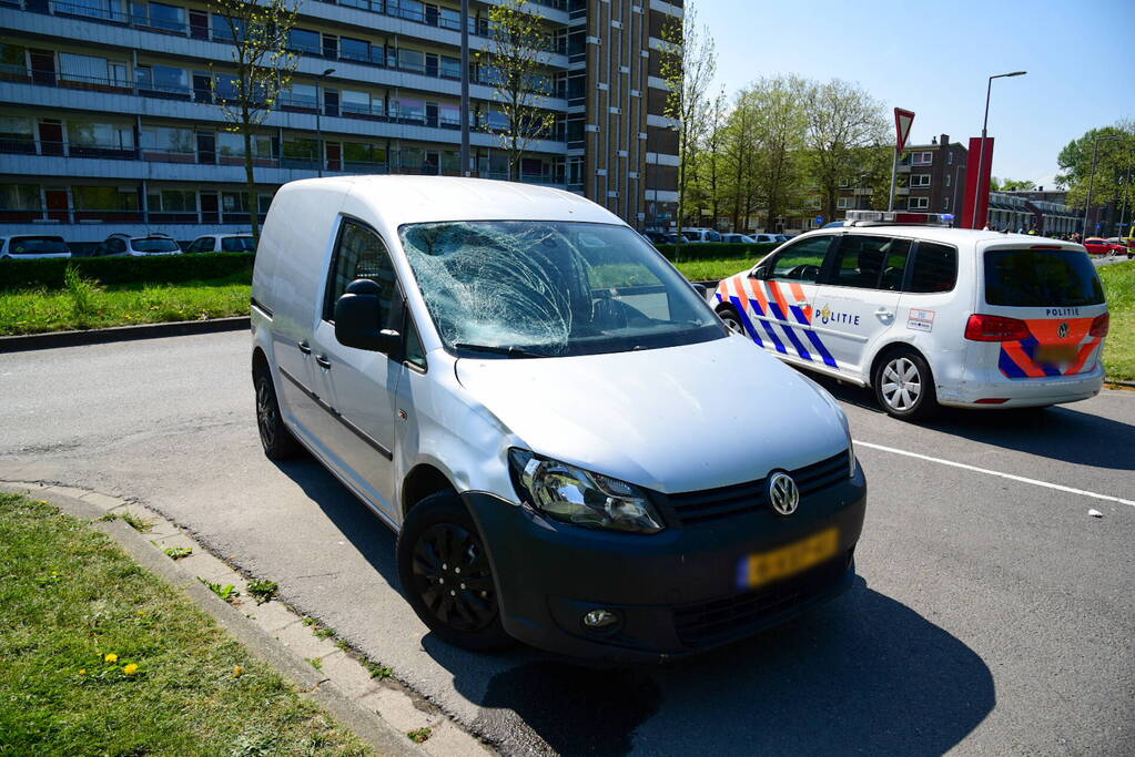 Fietser geschept en raakt ernstig gewond