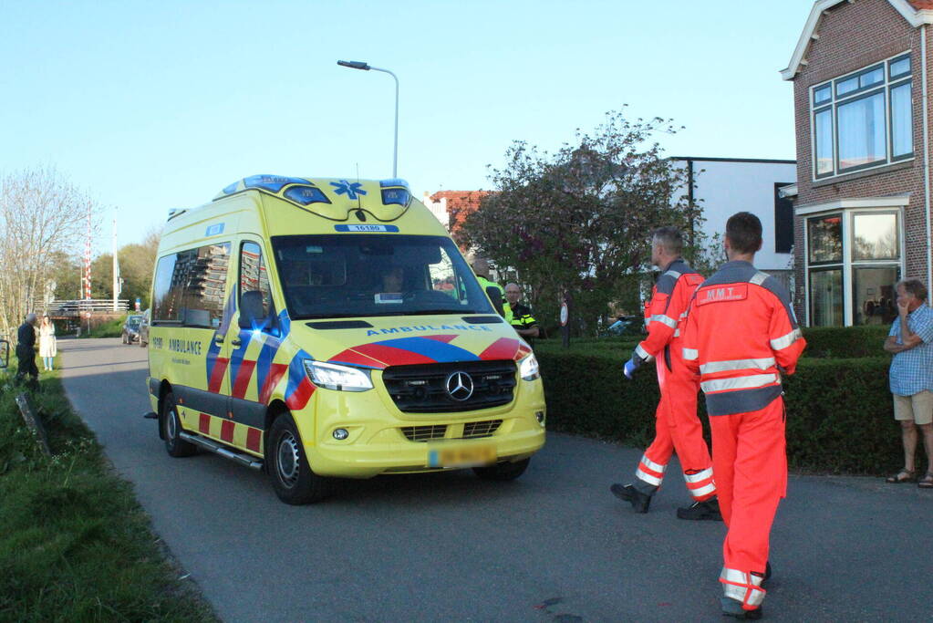 Zwaargewonde na botsing tussen brommer en auto