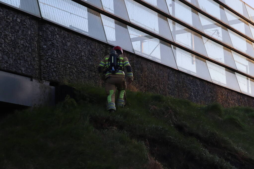 Treinverkeer stilgelegd vanwege brand naast spoor