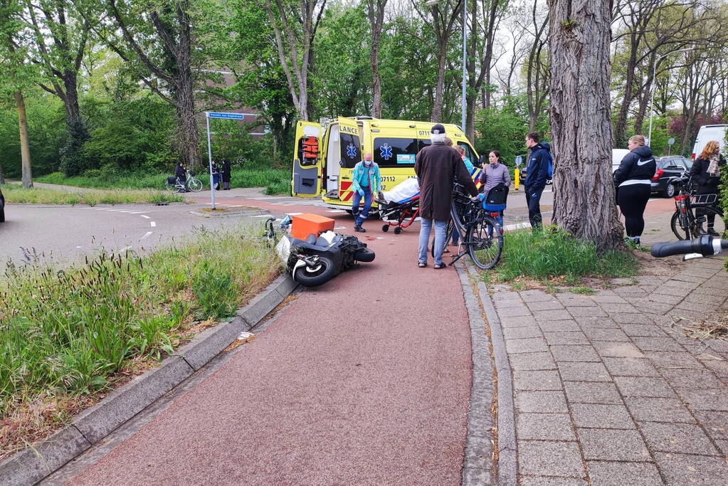 Scooterrijder en fietser in botsing