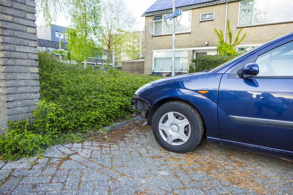 Automobilist slaat op de vlucht na aanrijding