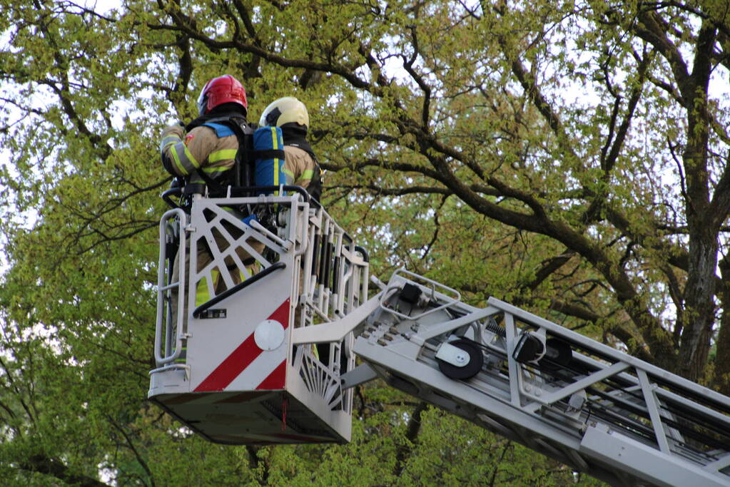 Brand in schoorsteen van woning
