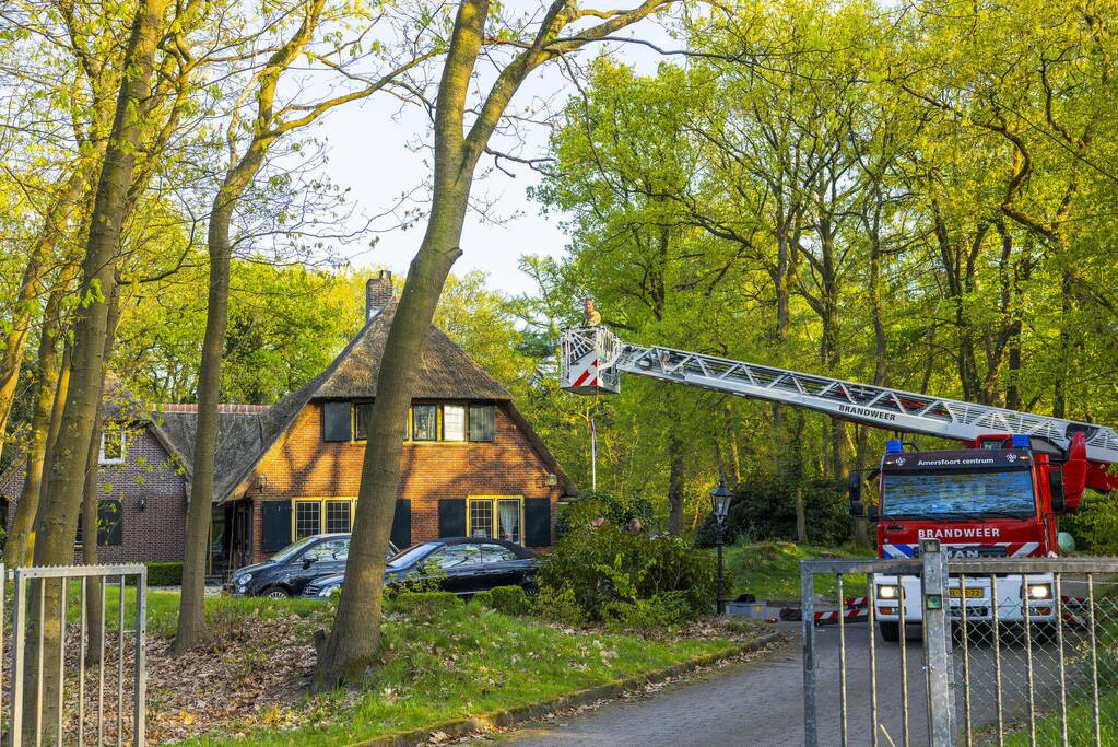 Brand in schoorsteen van woning