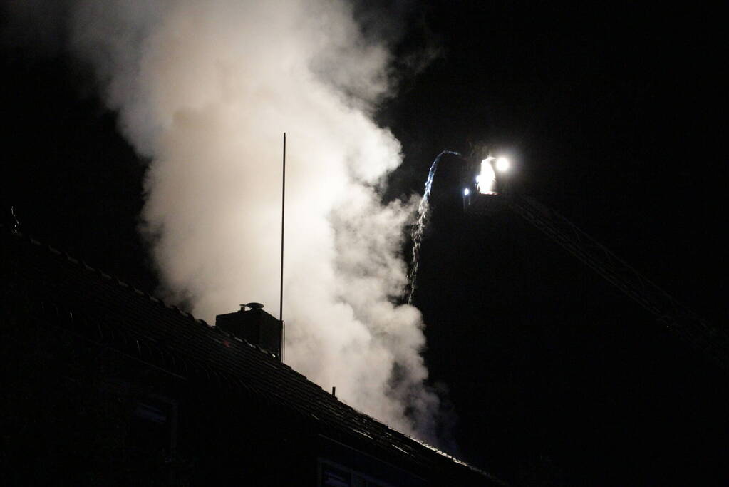 Veel rookontwikkeling bij brand in woning