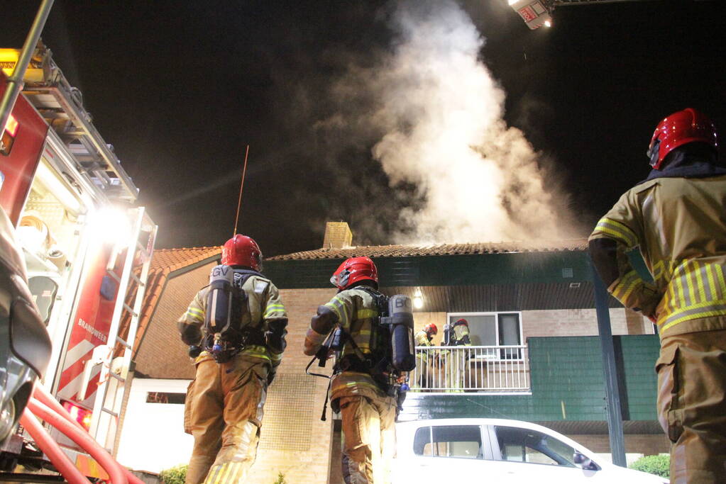 Veel rookontwikkeling bij brand in woning