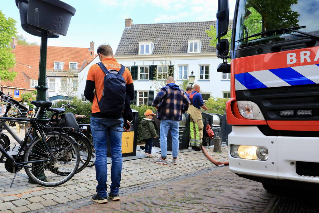 Brand in ondergrondse restafval container