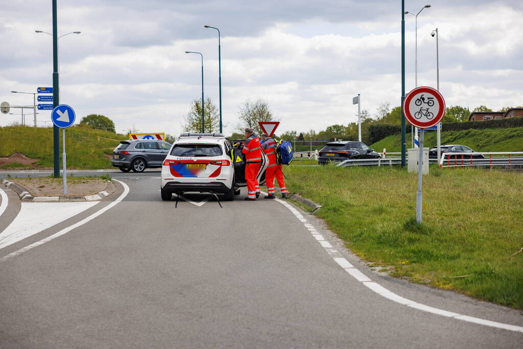 Scooterrijdster ernstig gewond na val