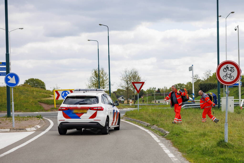 Scooterrijdster ernstig gewond na val