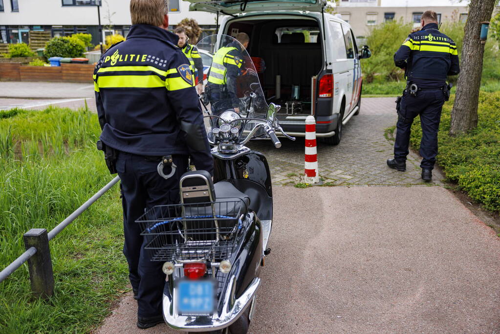 Scooterrijdster ernstig gewond na val