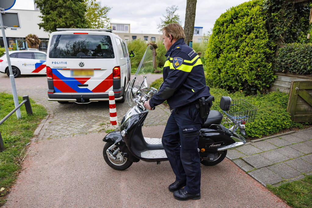 Scooterrijdster ernstig gewond na val