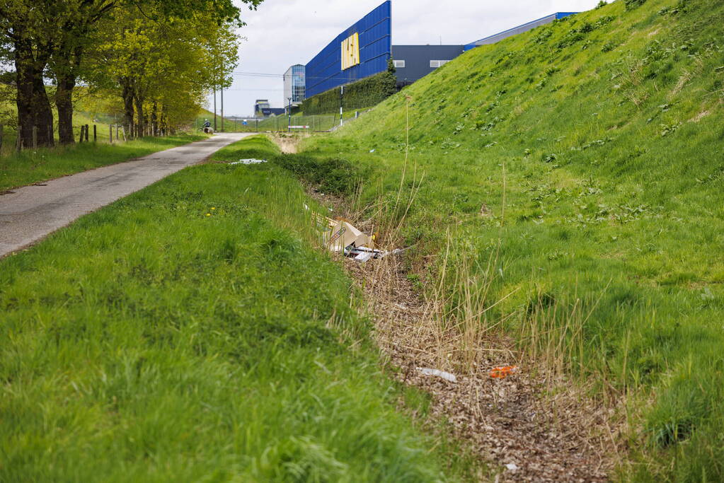 Afgelegen terrein in Vathorst lijkt op dumplek