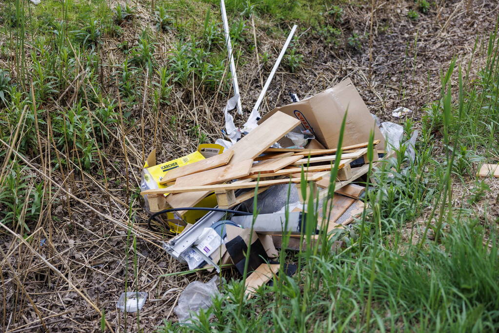Afgelegen terrein in Vathorst lijkt op dumplek