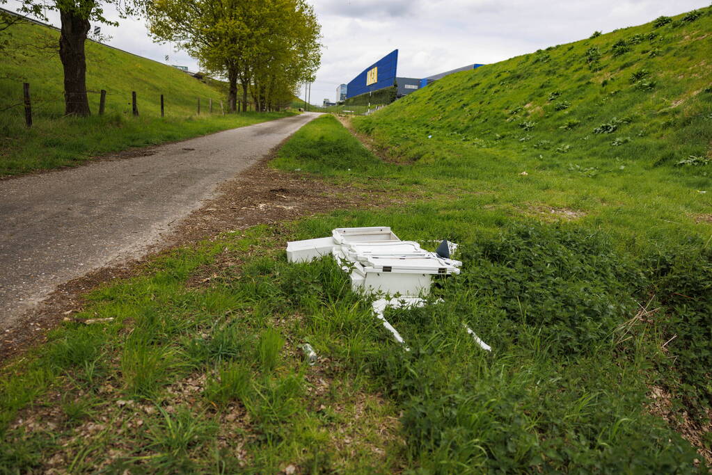 Afgelegen terrein in Vathorst lijkt op dumplek