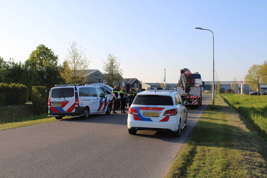 Bestelbus in de sloot, bestuurder aangehouden