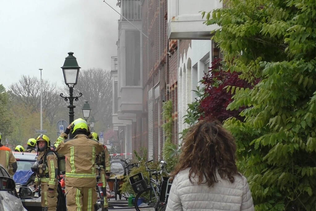 Veel rook bij brand in woning