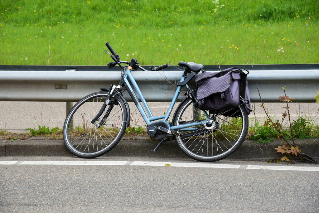 Fietsster zwaargewond bij botsing met auto