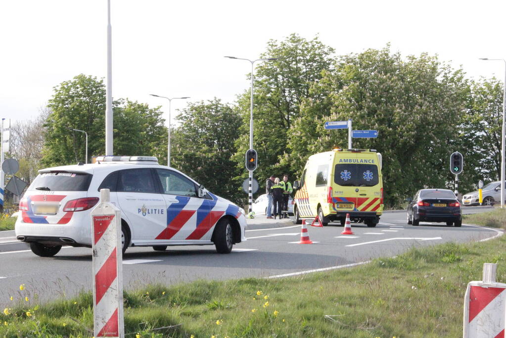 Schade na ongeval tussen twee voertuigen