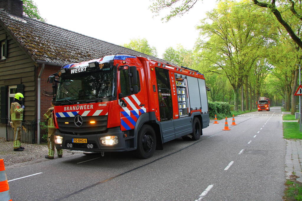 Brandweer controleert schoorsteen na brand
