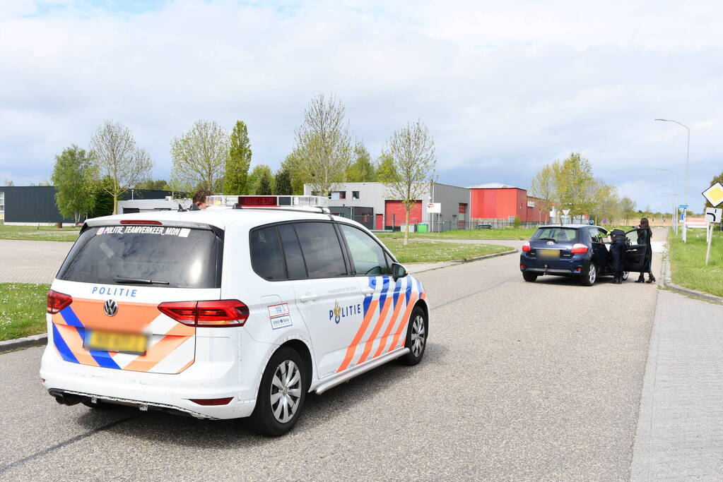 Auto's botsen bij keermaneuvre