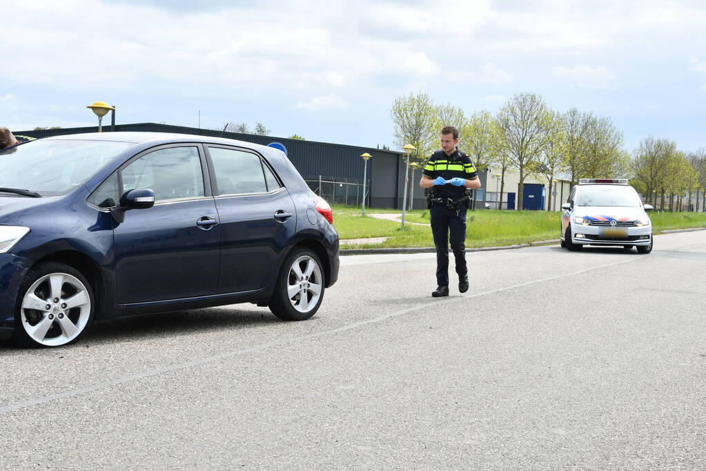 Auto's botsen bij keermaneuvre