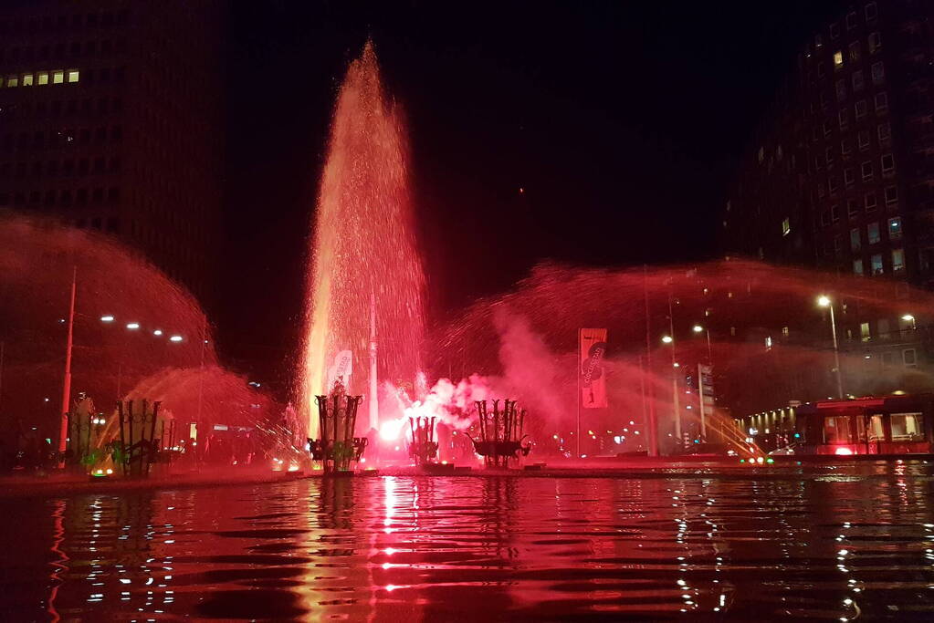 Turken vieren kampioenschap in centrum van Rotterdam