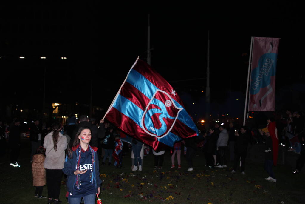 Turken vieren kampioenschap in centrum van Rotterdam
