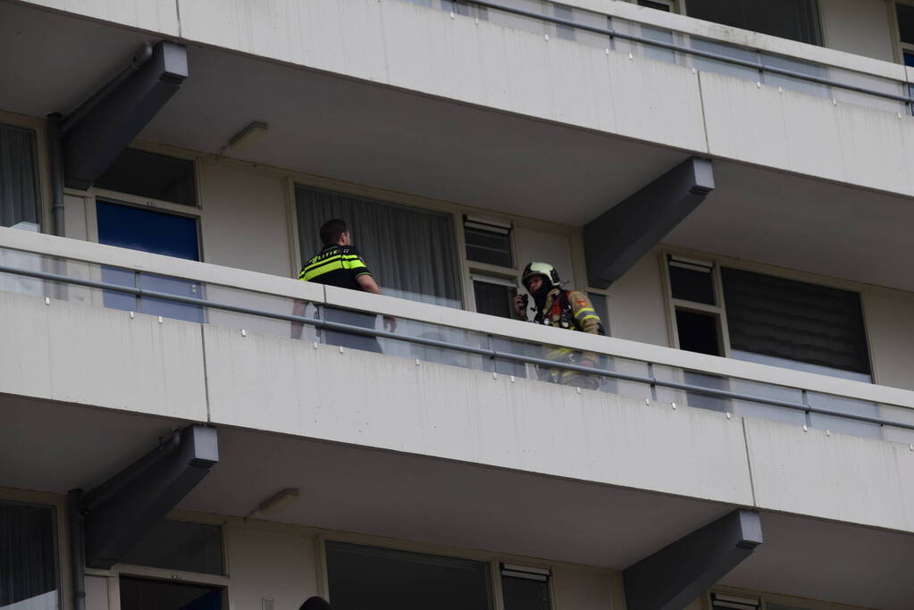 Flatwoning vol rook door vergeten pan