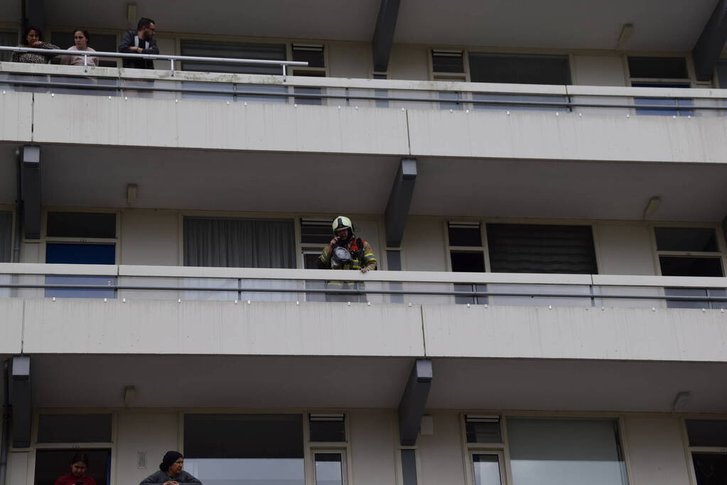 Flatwoning vol rook door vergeten pan